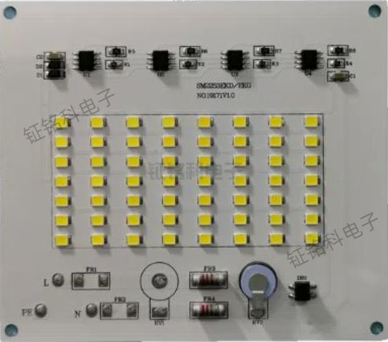 明微SM16714PHT替代TM1814和UCS2904 的优势解析(图2) SM2253EKD投光灯光源板.jpg